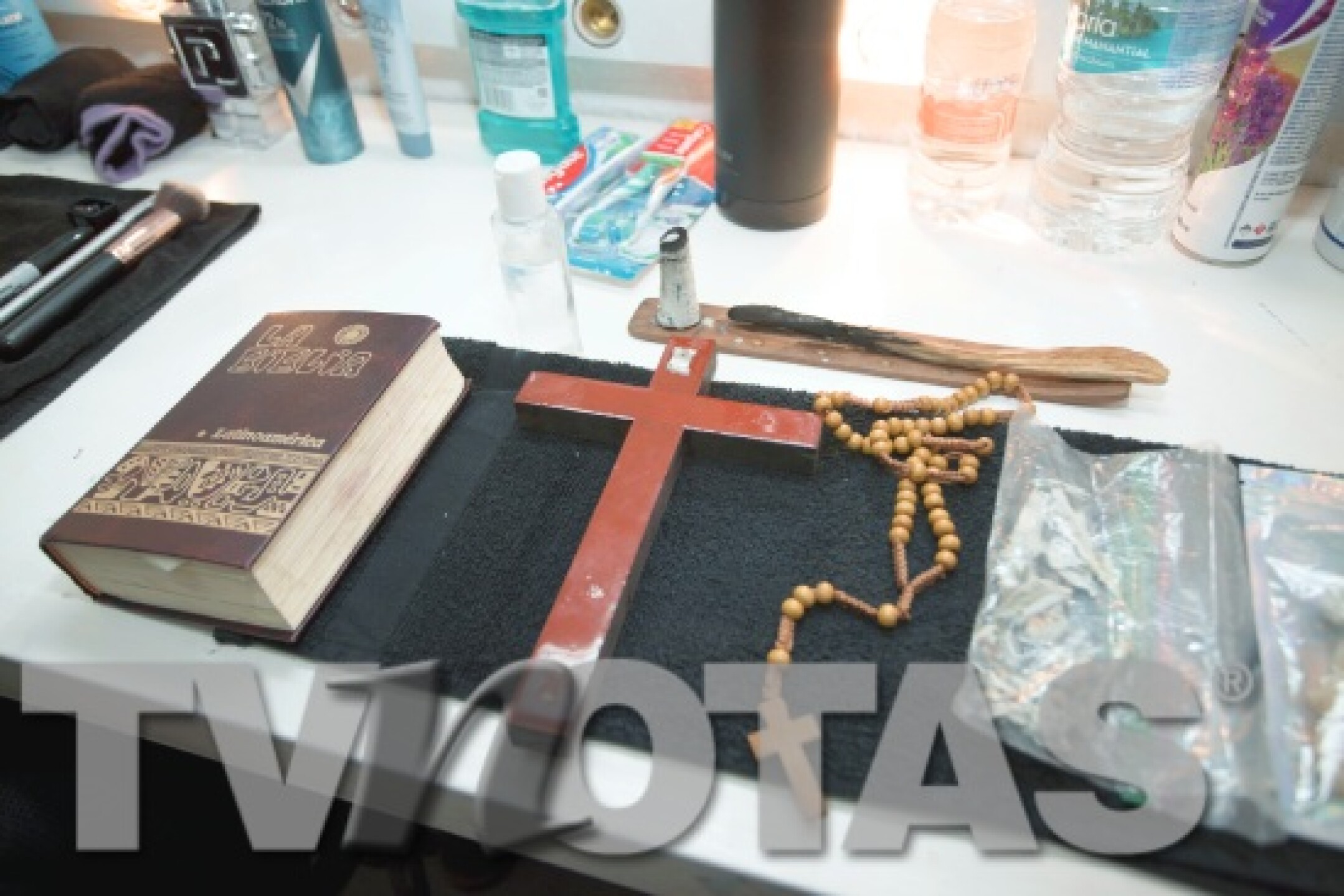 Diego de Erice lleva cosas