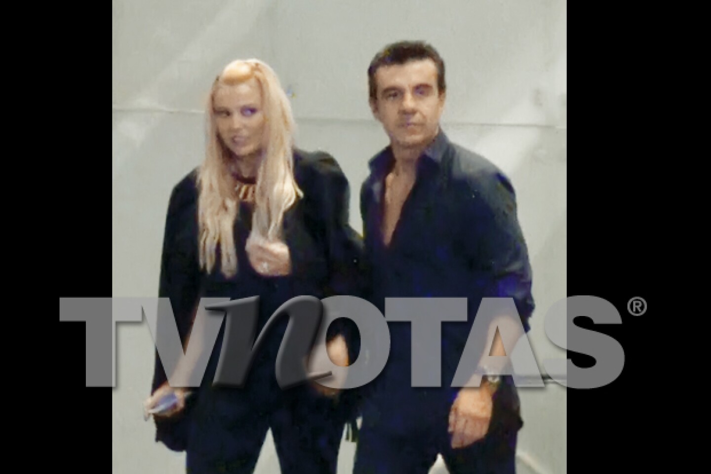 Adrián Uribe estuvo muy atento con Marjorie de Sousa.