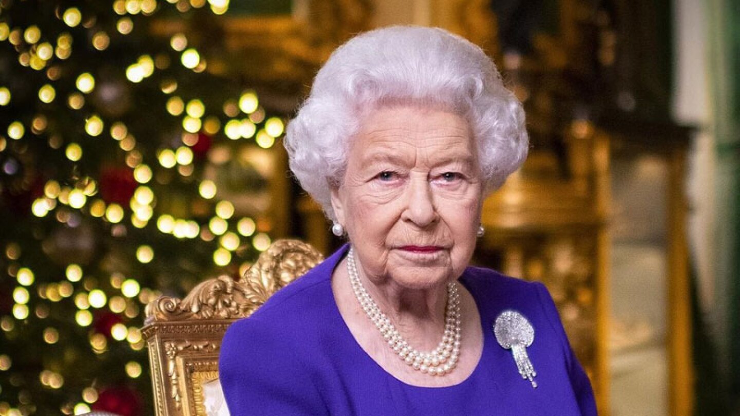 reina isabel vacuna covid
