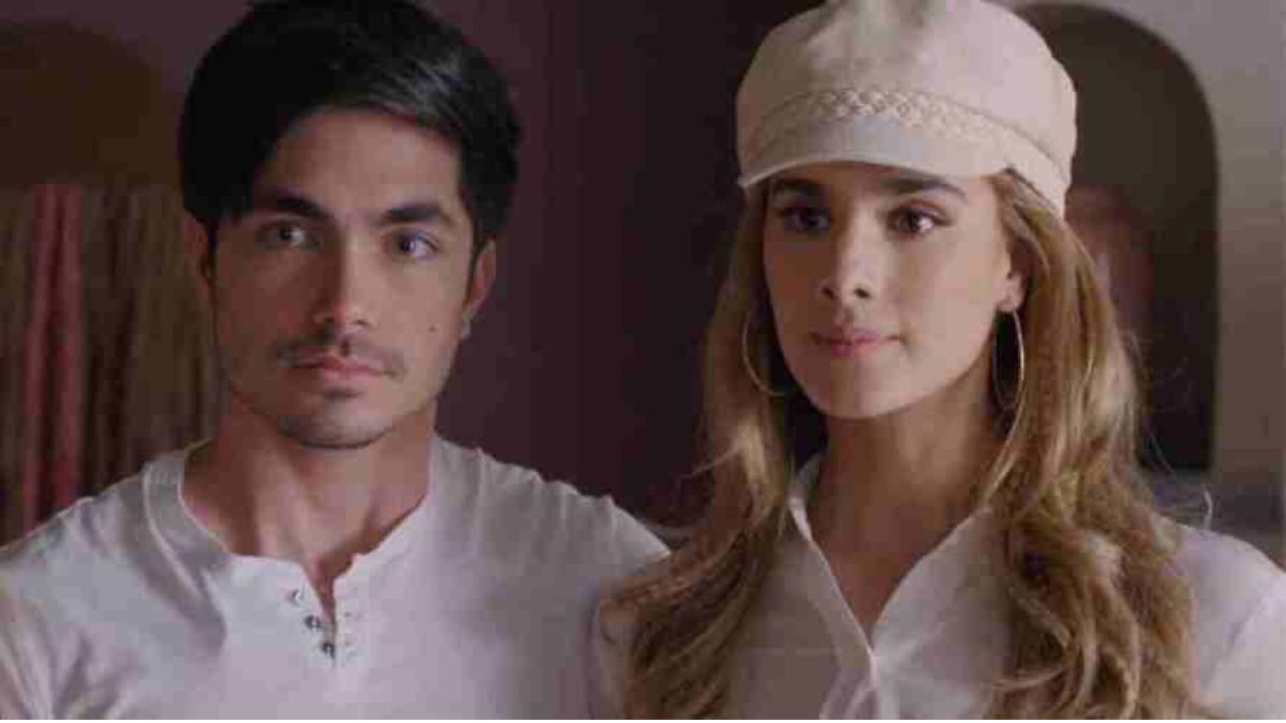 Sian Chiong y Gala Montes en "La mexicana y el Guero"