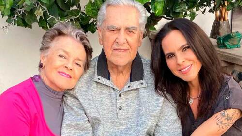 Papá de Kate del Castillo le sugiere adoptar para convertirlo en abuelo