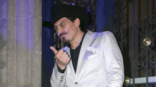 El cantante asegura que el hecho de que Maribel Guardia haya ido no influyó.