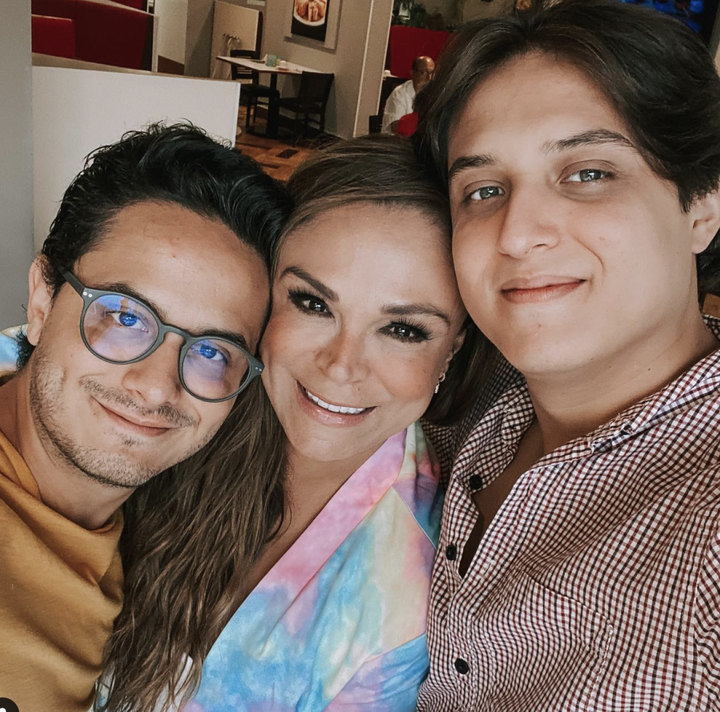 Adrián Marcelo, Familia Bezares