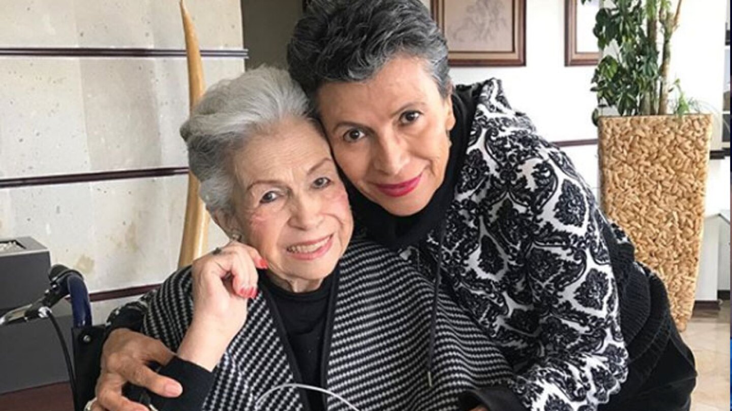 Mamá Patricia Reyes Spíndola