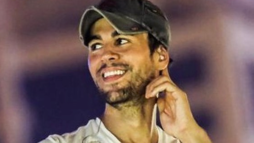 Anna kournikova, novia de Enrique Iglesias, fue captada en silla de ruedas