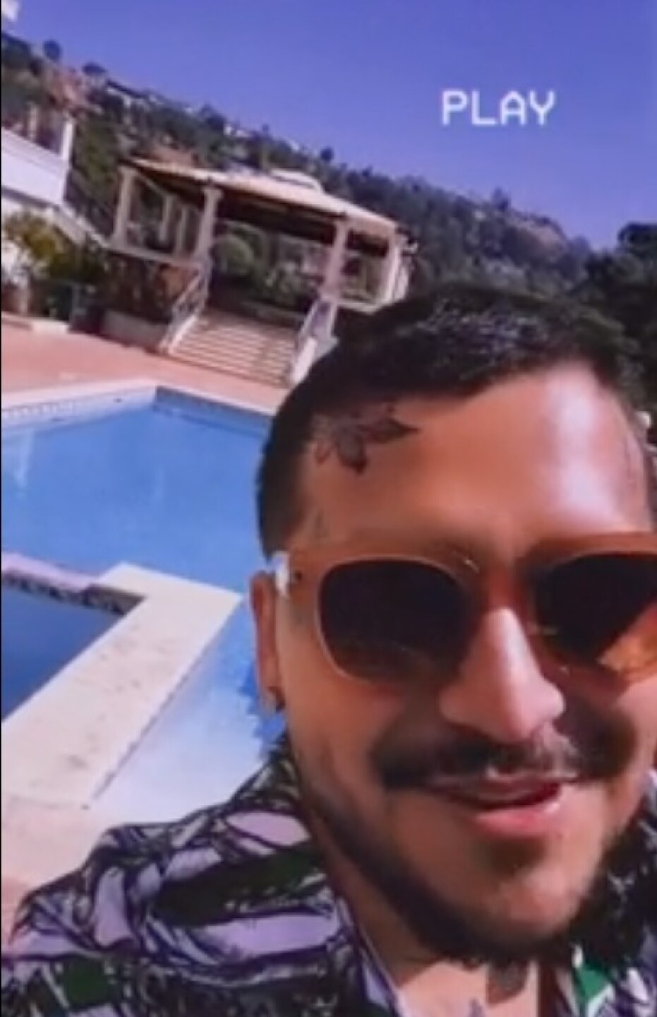 El cantante suele relajarse en su casa en Estados Unidos