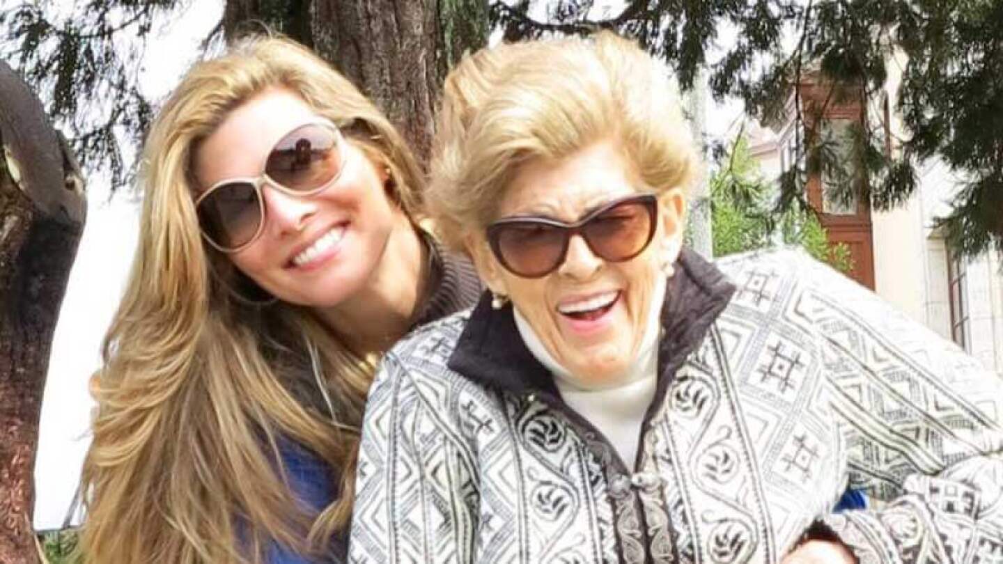 Montserrat Oliver se conmueve hasta las lágrimas al despedirse de su mamá