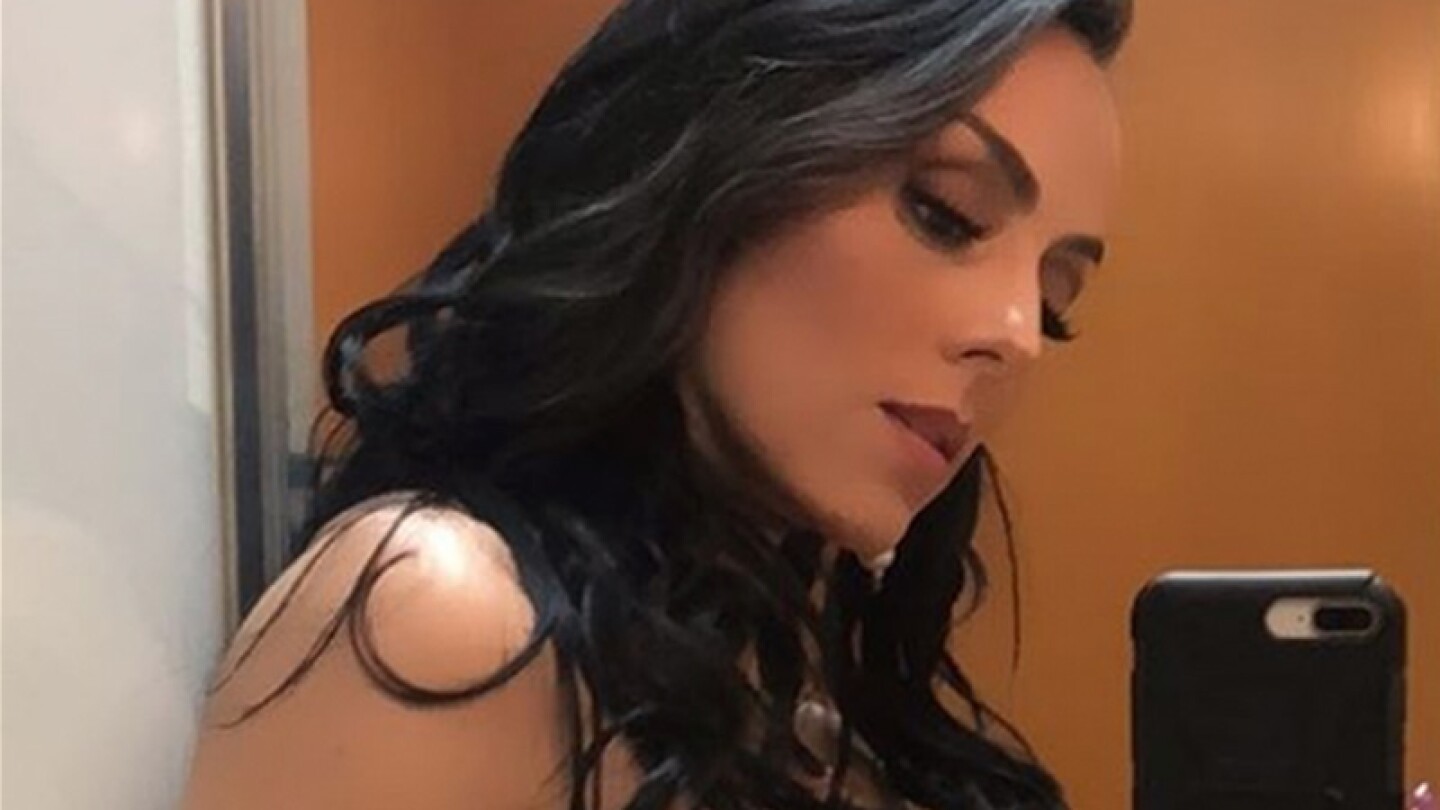 Ivonne Montero sigue presumiendo sus nuevos glúteos en diminuta tanga