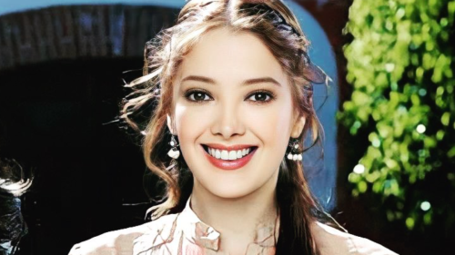 Reyna Noriega, hermana de Adela, compartió una fotografía junto a su hermana