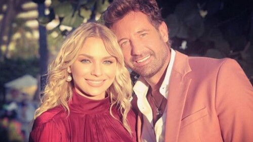 Irina Baeva le hace ‘panchos’ a Gabriel Soto cuando las fans se le acercan