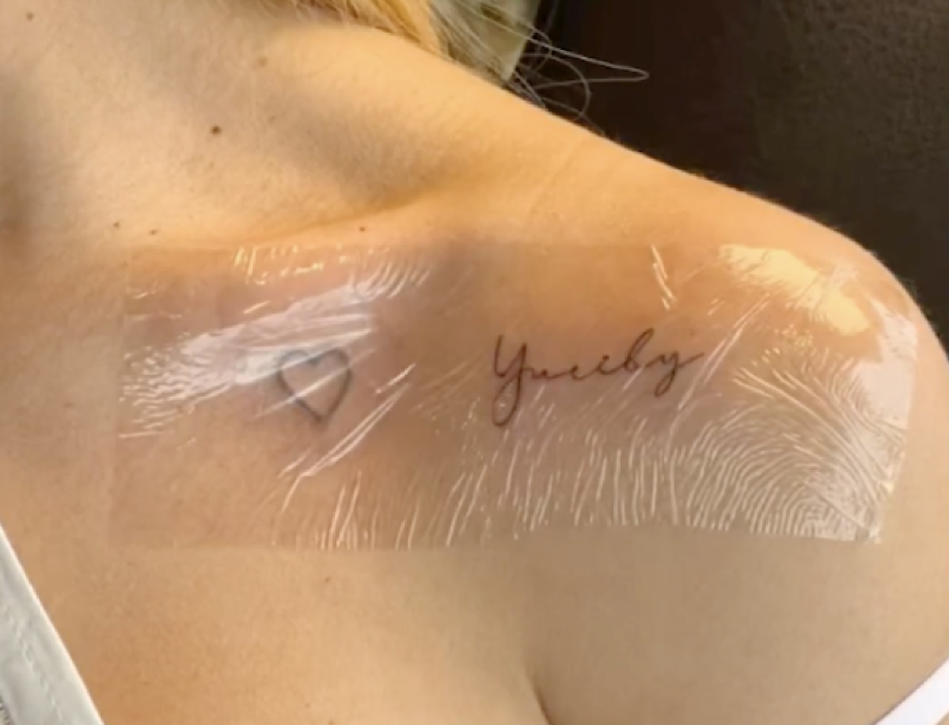 Tatuaje de Kimberly Flores, sobrina Yuribi