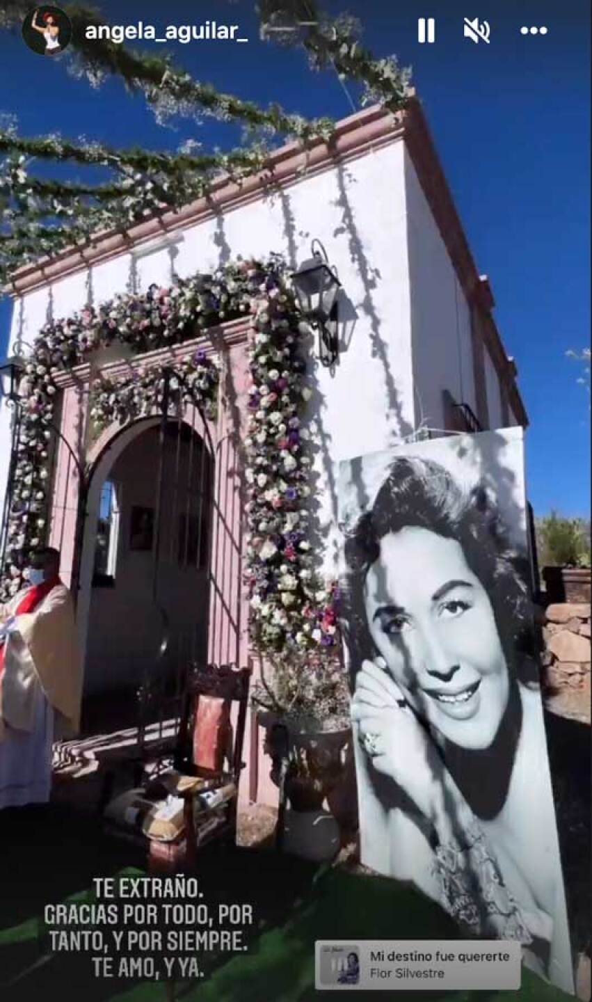 Familia Aguilar recuerda a Flor Silvestre en su primer aniversario luctuoso