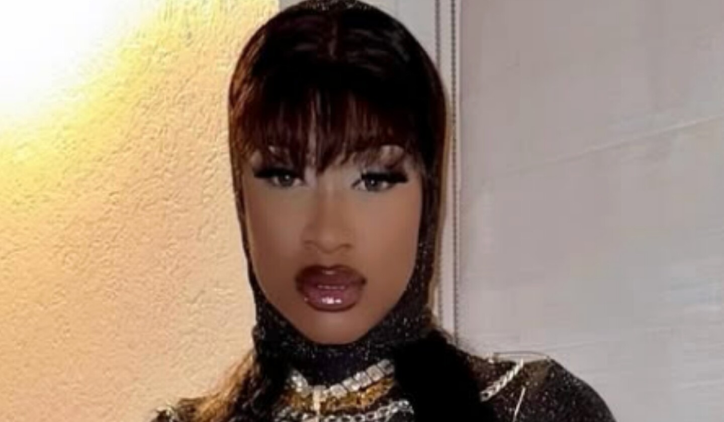 Influencer Lola Doll atacada a tiros