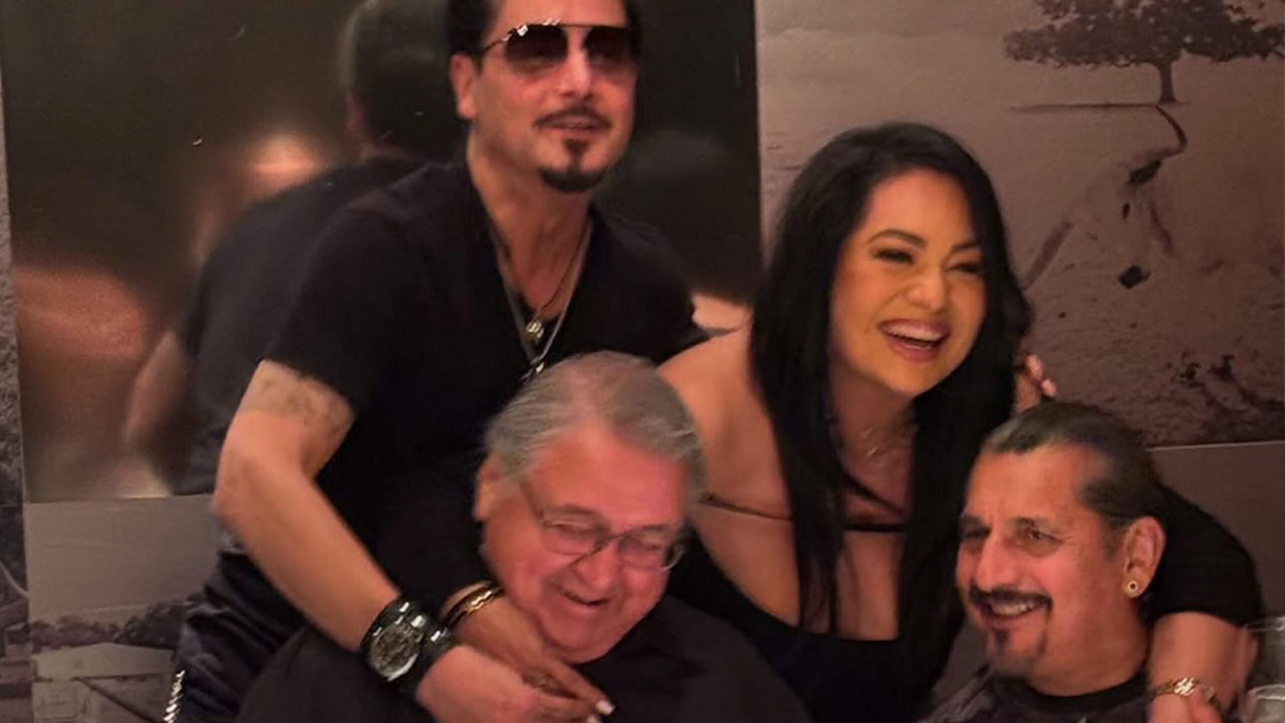 Reencuentro de Selena y los dinos