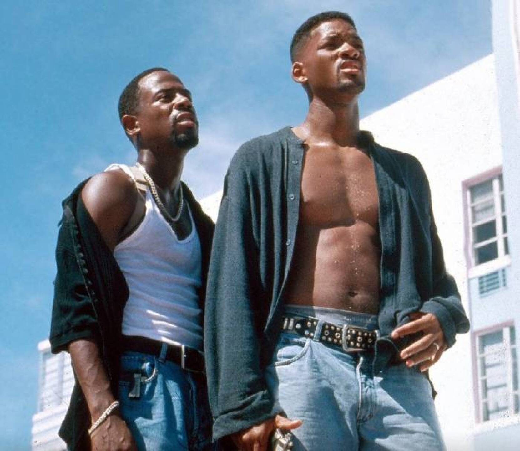 Está protagonizada por Will Smith y Martin Lawrence como dos detectives del Departamento de Policía de Miami, Mike Lowrey y Marcus Burnett.