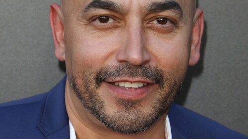 Lupillo Rivera ‘quiere vivir la vida loca’, ¡no tiene límite de edad para las novias!