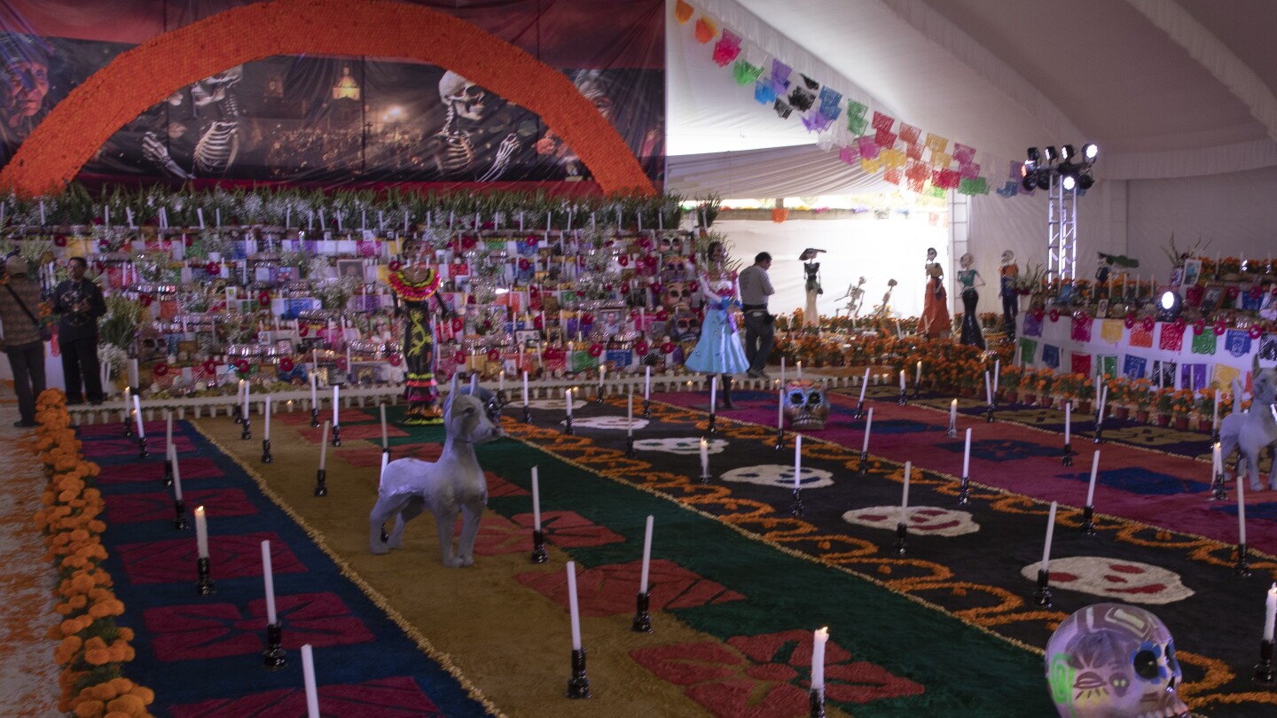 Mega ofrenda en Mixquic, Tlahuac que obtuvo Récord Guiness, gracias a la fundación del Dr. Simi