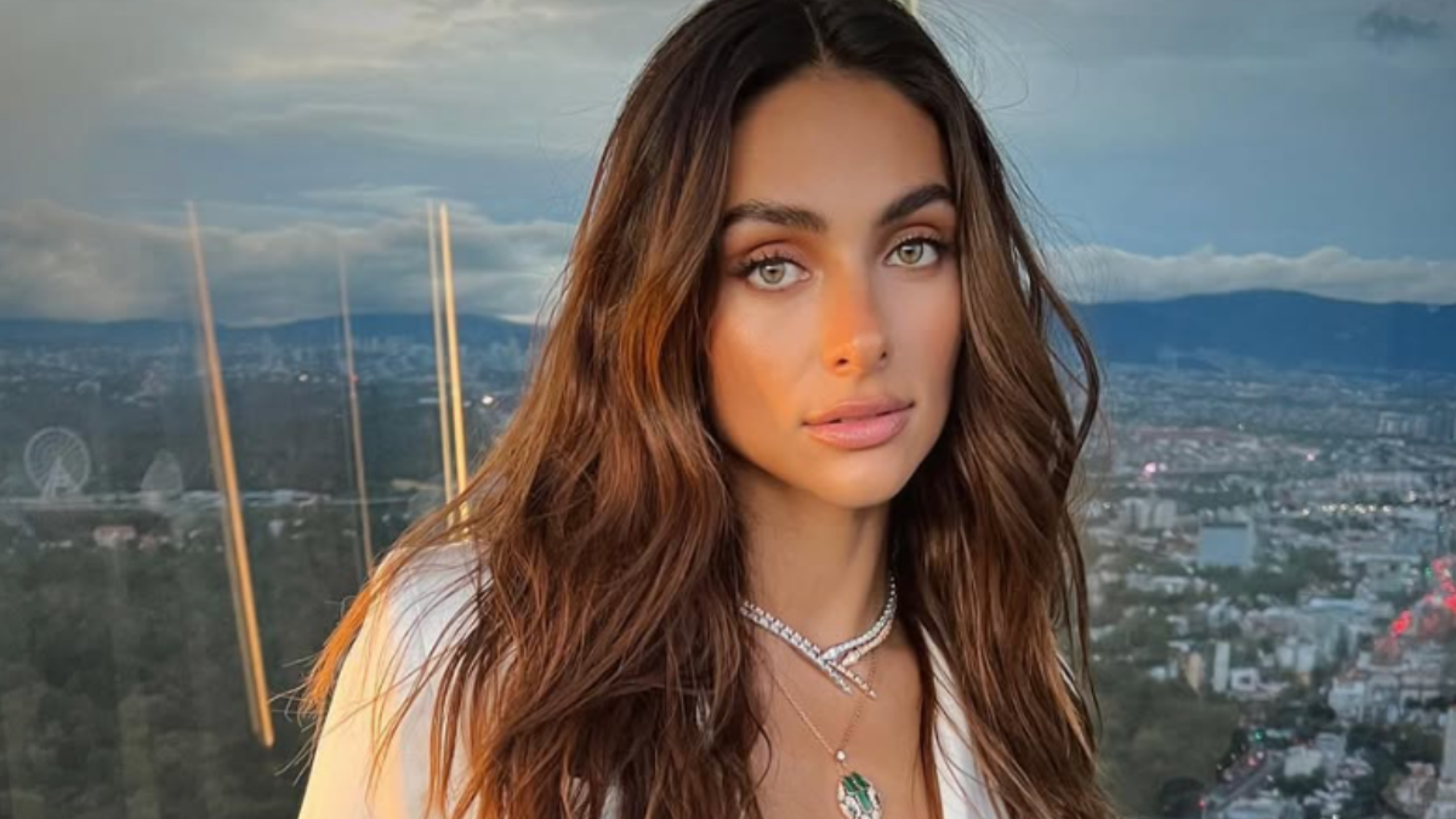 Renata Notni protagonizó un delicado momento con una actriz