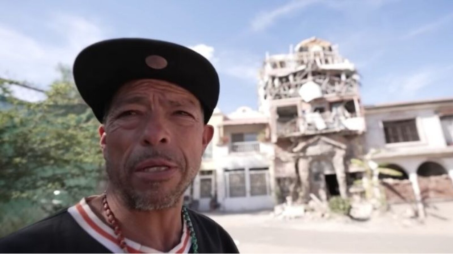 Hombre perdió extremidades al construir su casa con basura y ahora se la quieren demoler