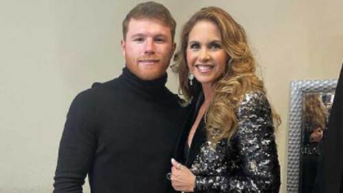 Saúl Canelo Álvarez le canta en público a Lucero y le regala una rosa