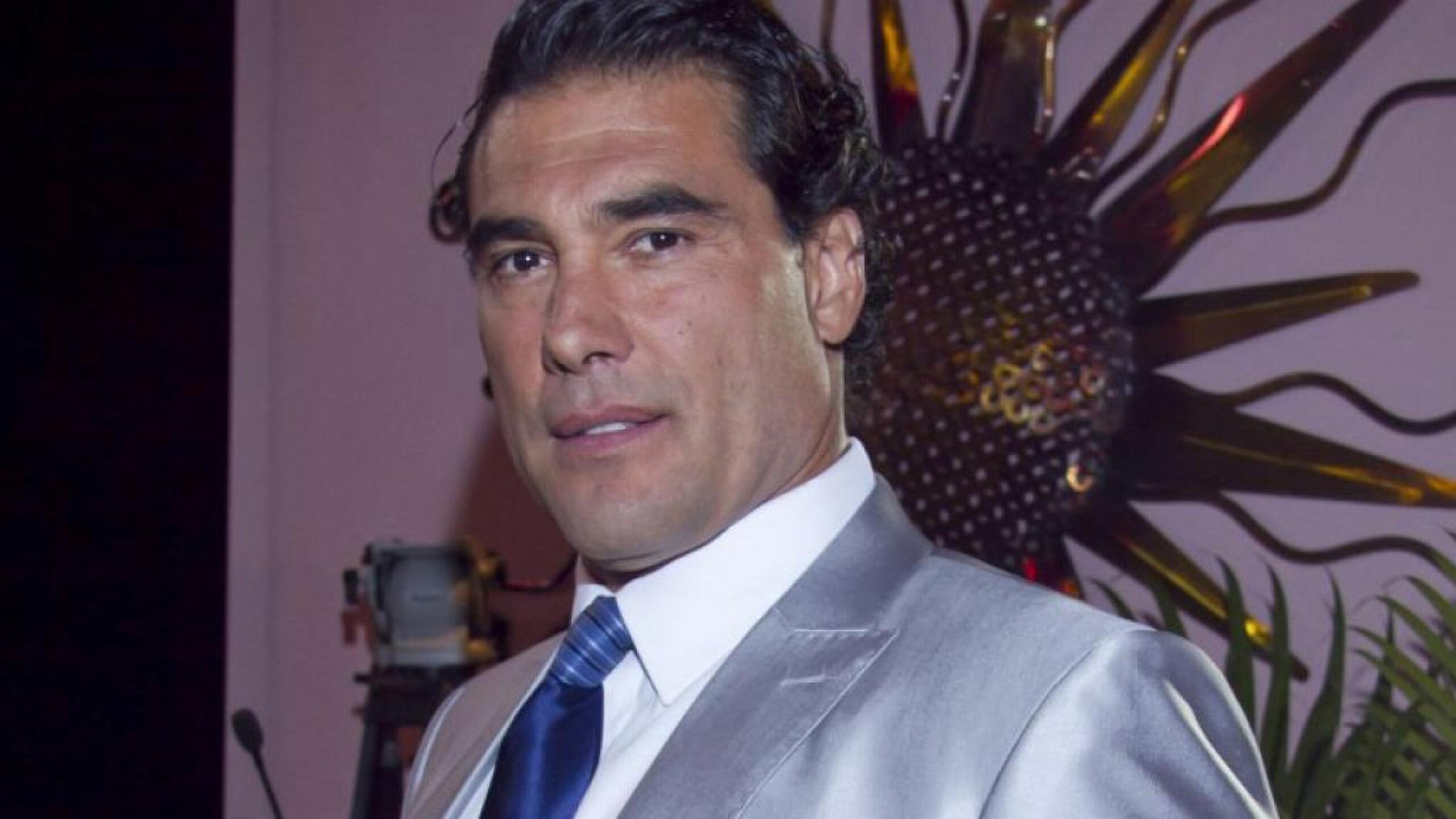 Eduardo Yáñez se quería casar con su madre.