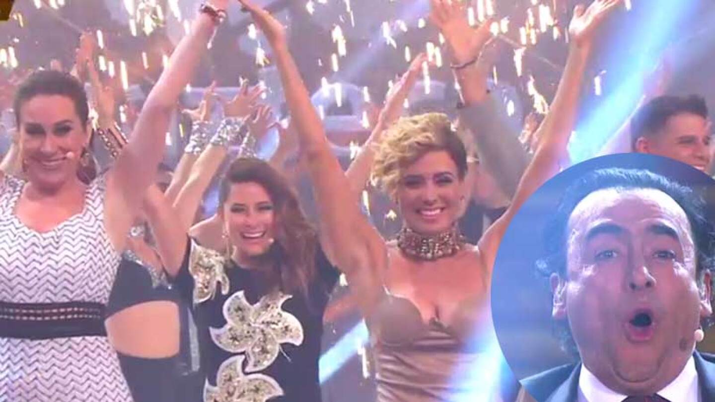 Al final cerraron el número musical con pirotecnia.