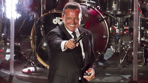 Luis Miguel fue captado más enamorado que nunca.