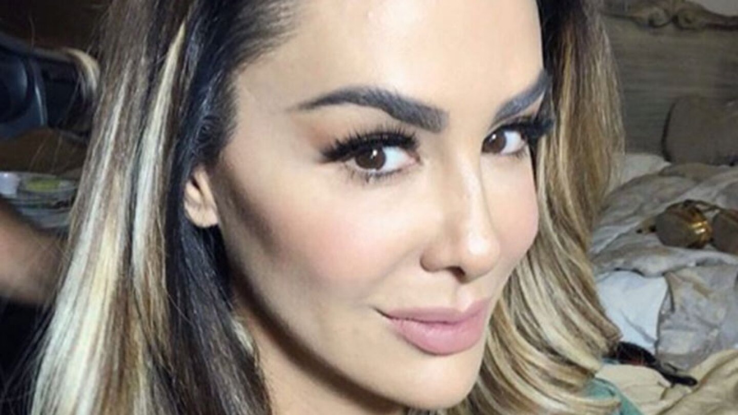 Ninel Conde presume que su hija ya es periodista