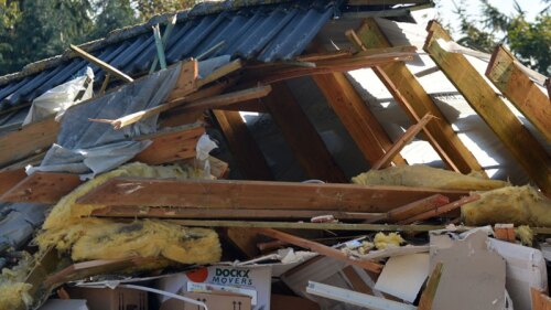 Varias personas quedaron atrapadas bajo los escombros.