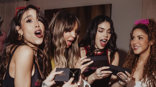 Shakira con Belinda Danna y Kenia Os