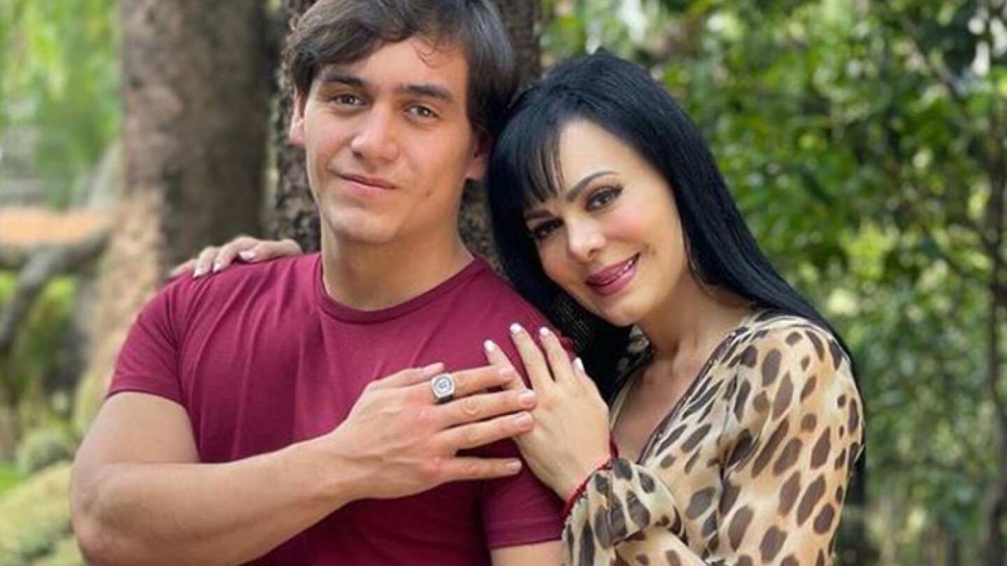 Maribel Guardia y su hijo.