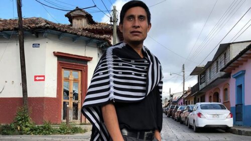 El diseñador mexicano además fue invitado a la Universidad de Harvard para exponer sus hermosos diseños.