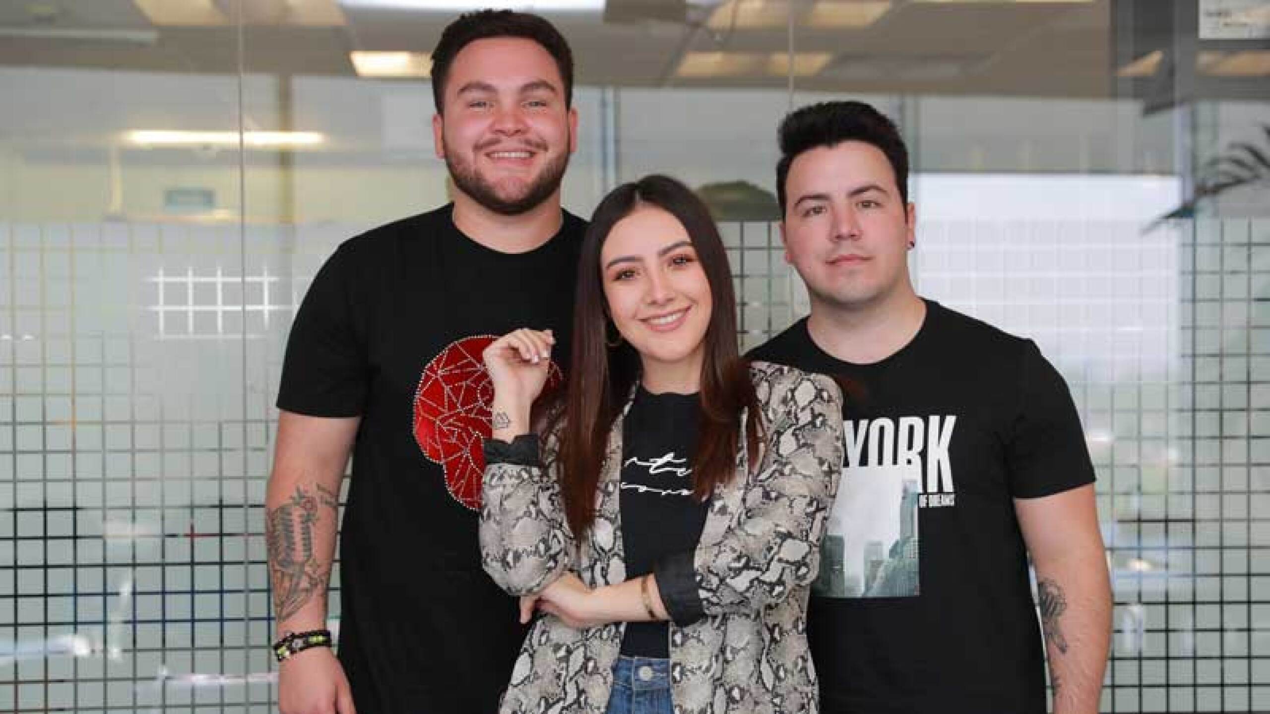 El grupo "Somos 3" está muy contento por estar promocionando su nuevo sencillo "Soñé".