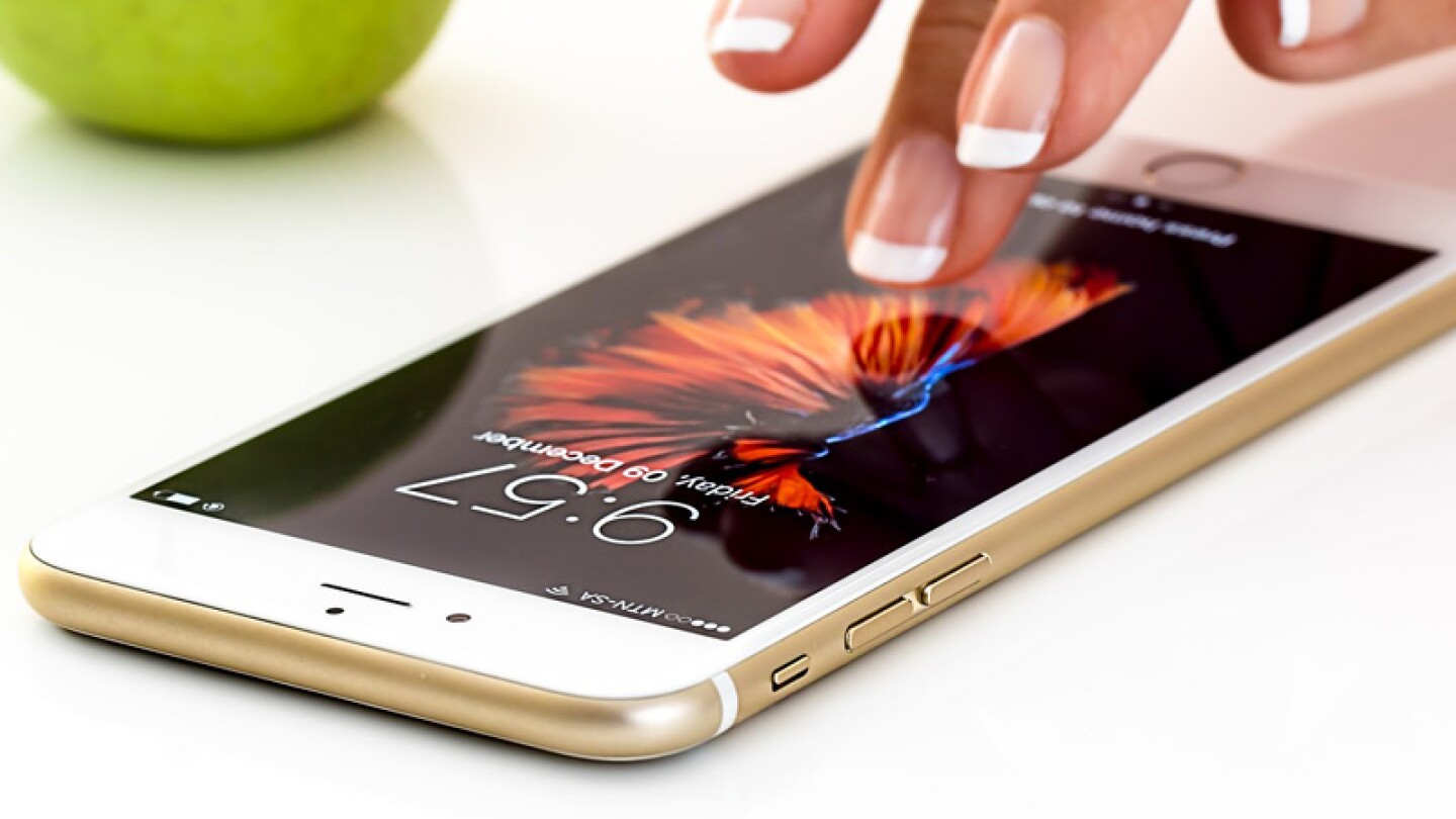 Sale a la venta iPhone que incluye un trozo de suéter de Steve Jobs