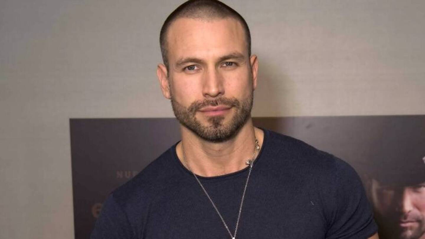 Rafael Amaya causa revuelo