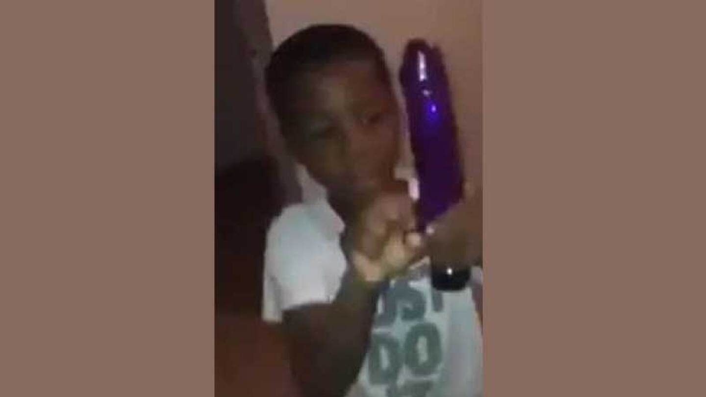 Niño juega con juguete íntimo de su mamá y su video se viraliza