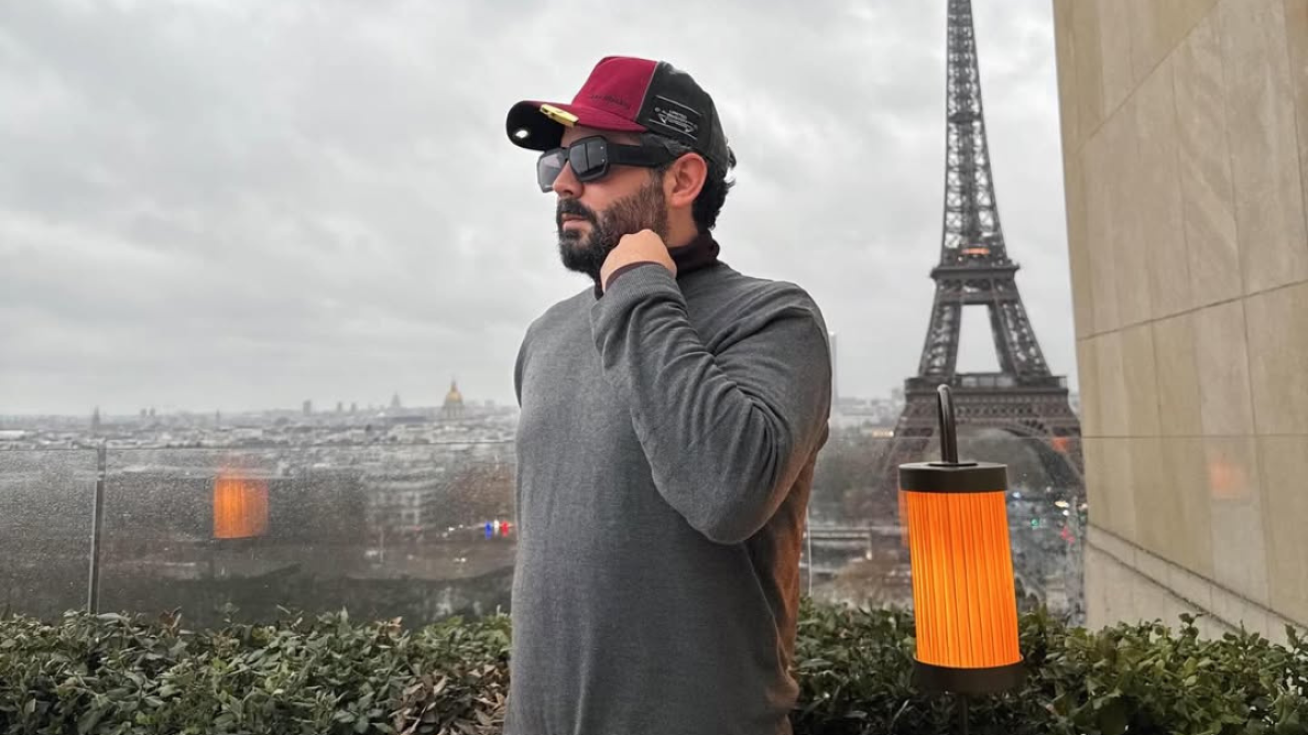 José Eduardo Derbez es cuestionado por la prensa por las denuncias de su hermano.