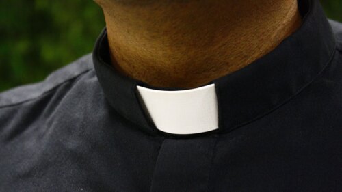 Tik Tok ya tiene miembros de la iglesia, enamora a ¡sacerdote y monja!