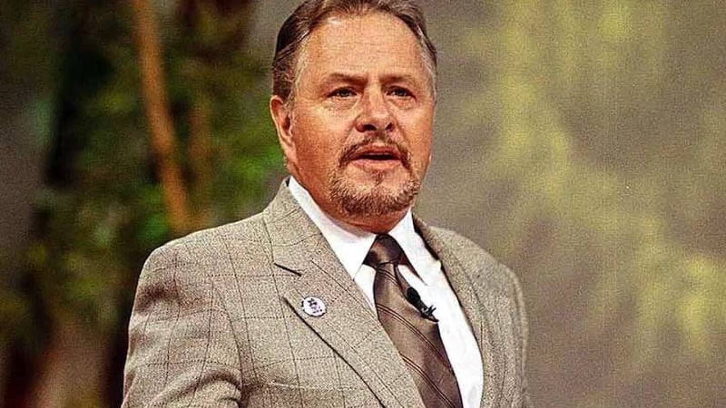 nombre de Paco Stanley no podrá ser usado