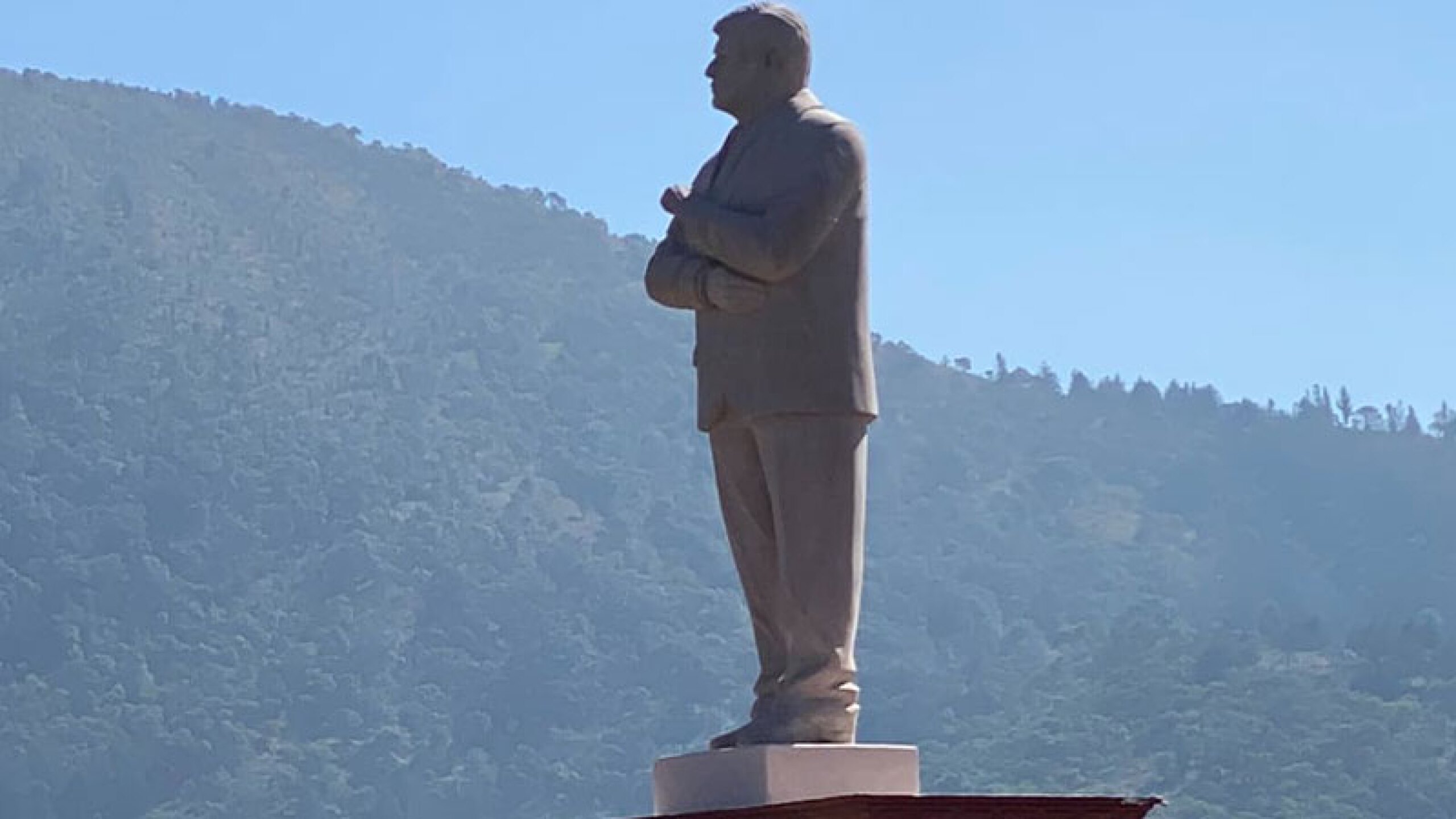 Estatua de Andrés Manuel Lopez Obrador.