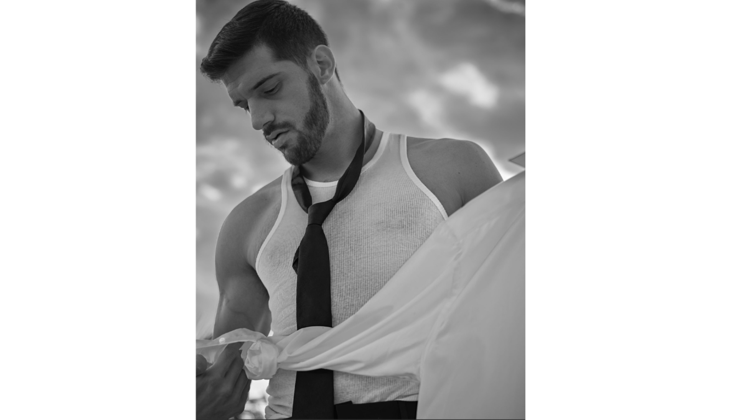 Atacantes del actor LGBT de contenido exclusivo no han sido arrestados.