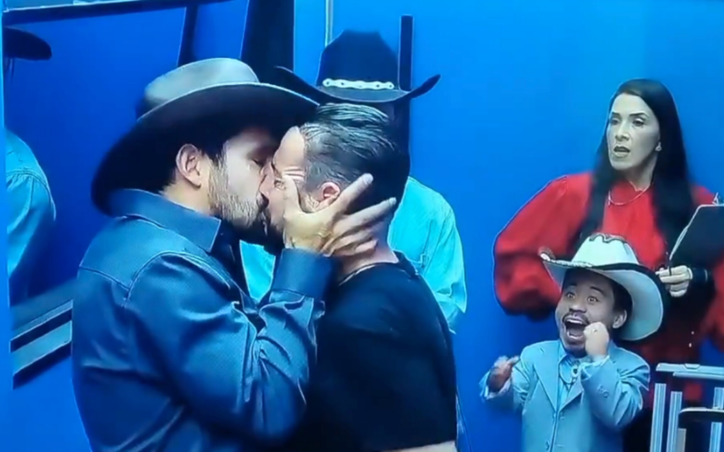 Beso Shiky y Guana