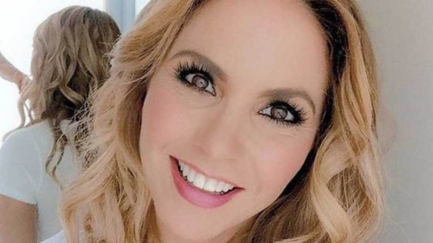 Lucero celebra su aniversario 42 ¡y te la puedes tatuar!