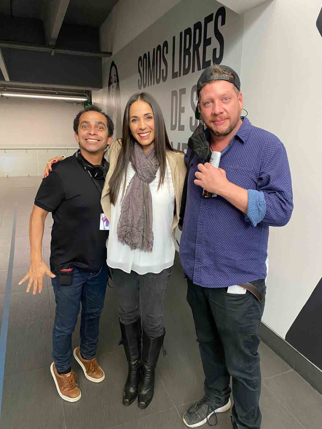 La actriz está feliz.
