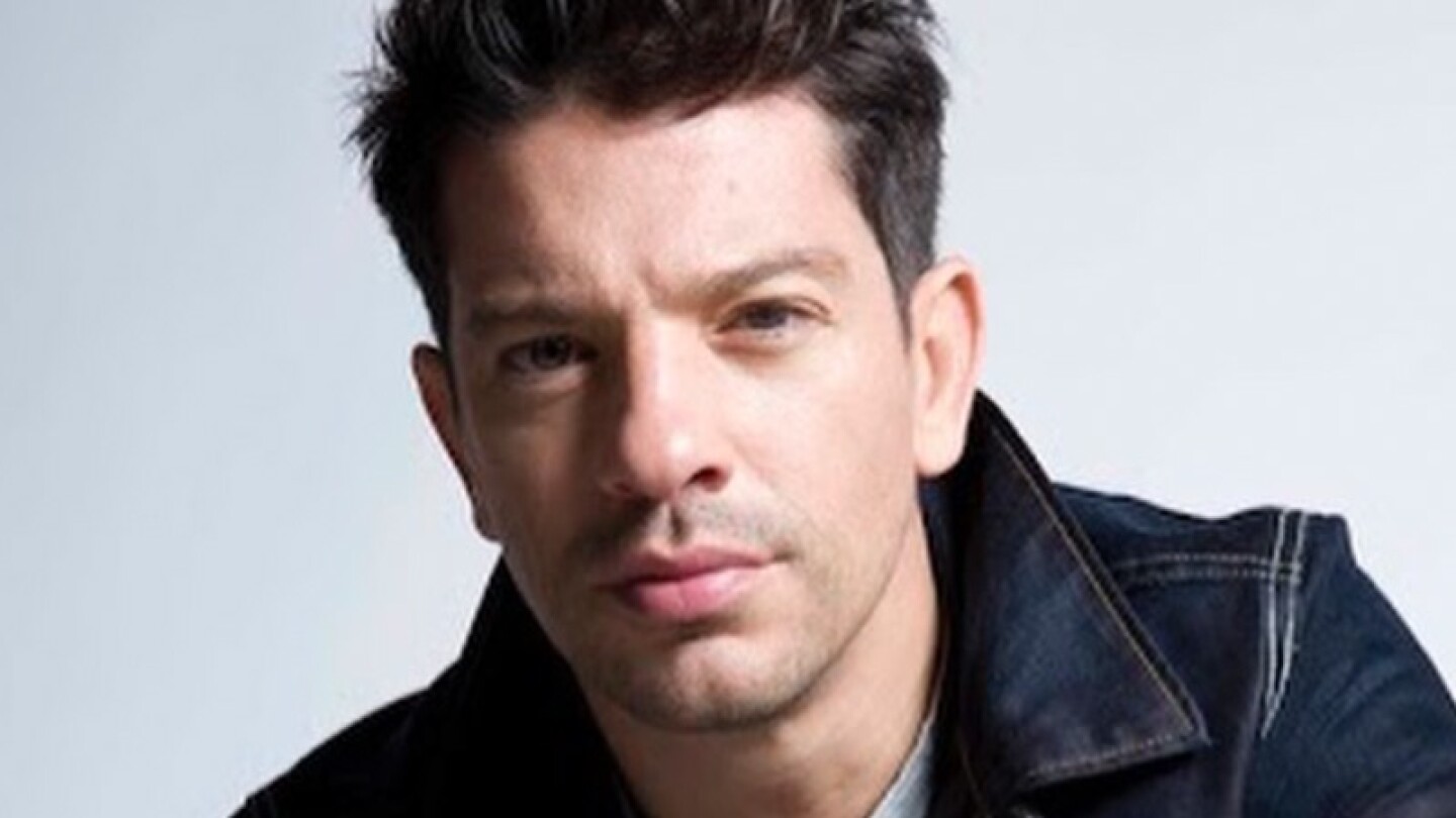 yahir galán aventura mujer mayor