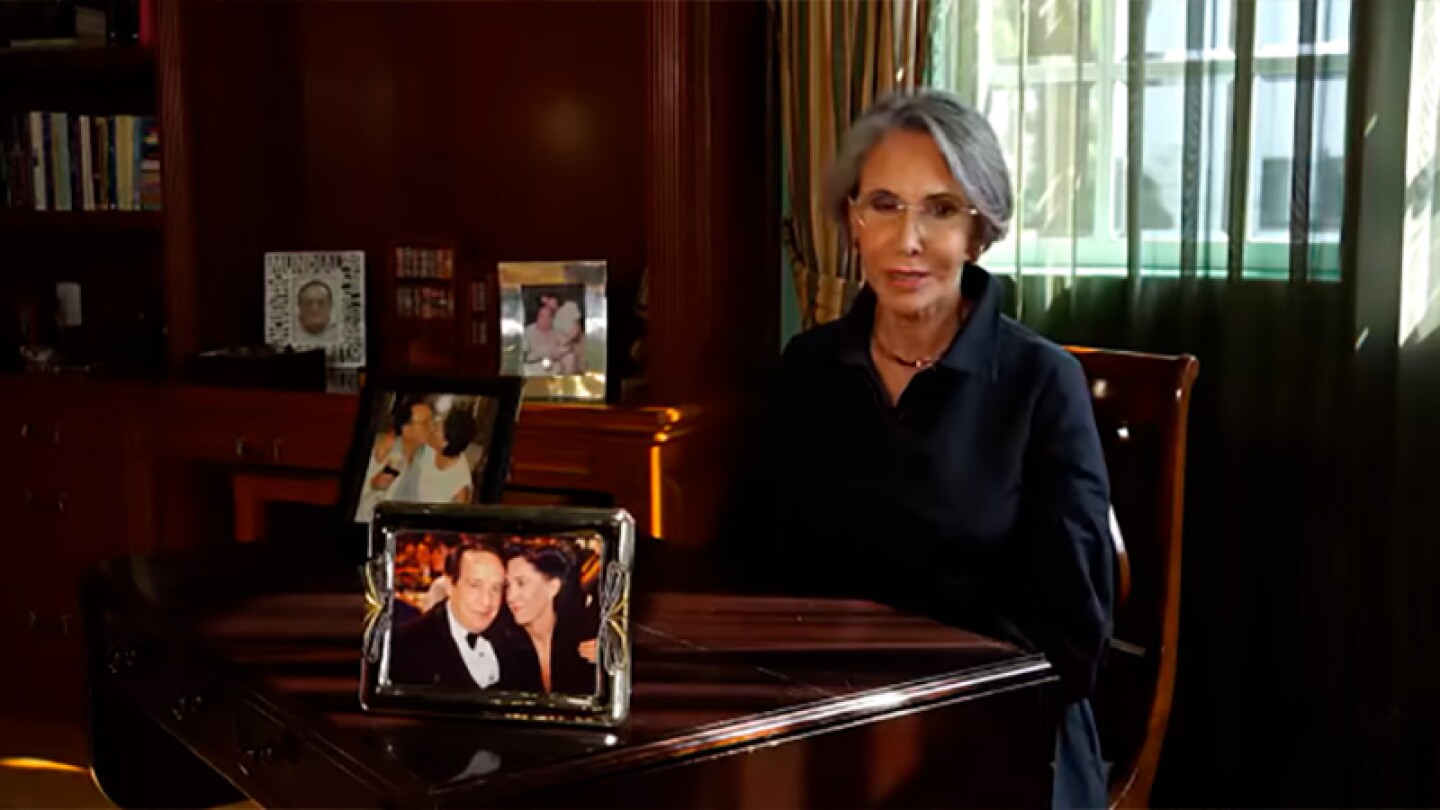Florinda Meza rinde emotivo homenaje a Chespirito