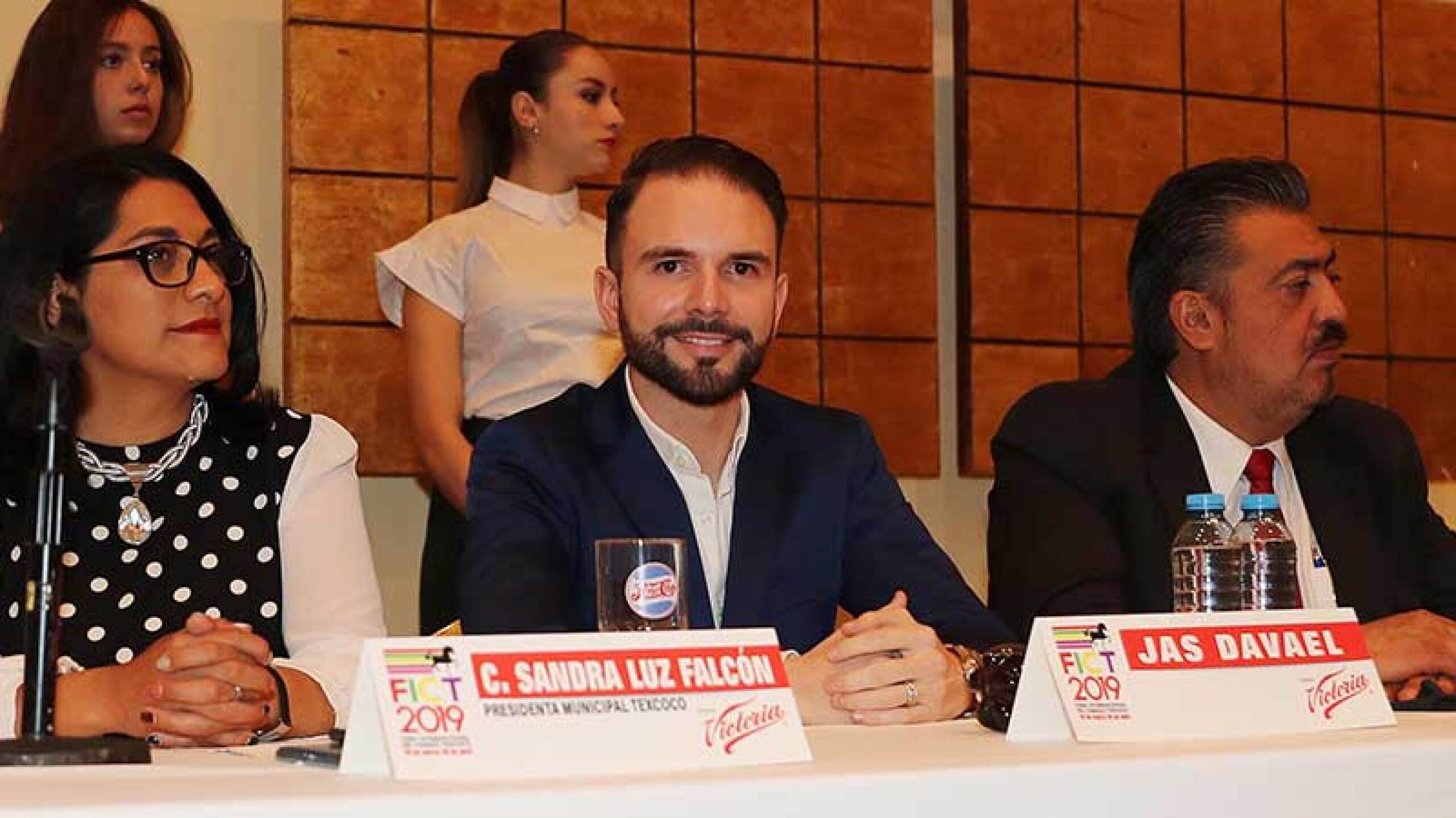 Jas Devael fue de los invitados especiales para anunciar la Feria del Caballo.