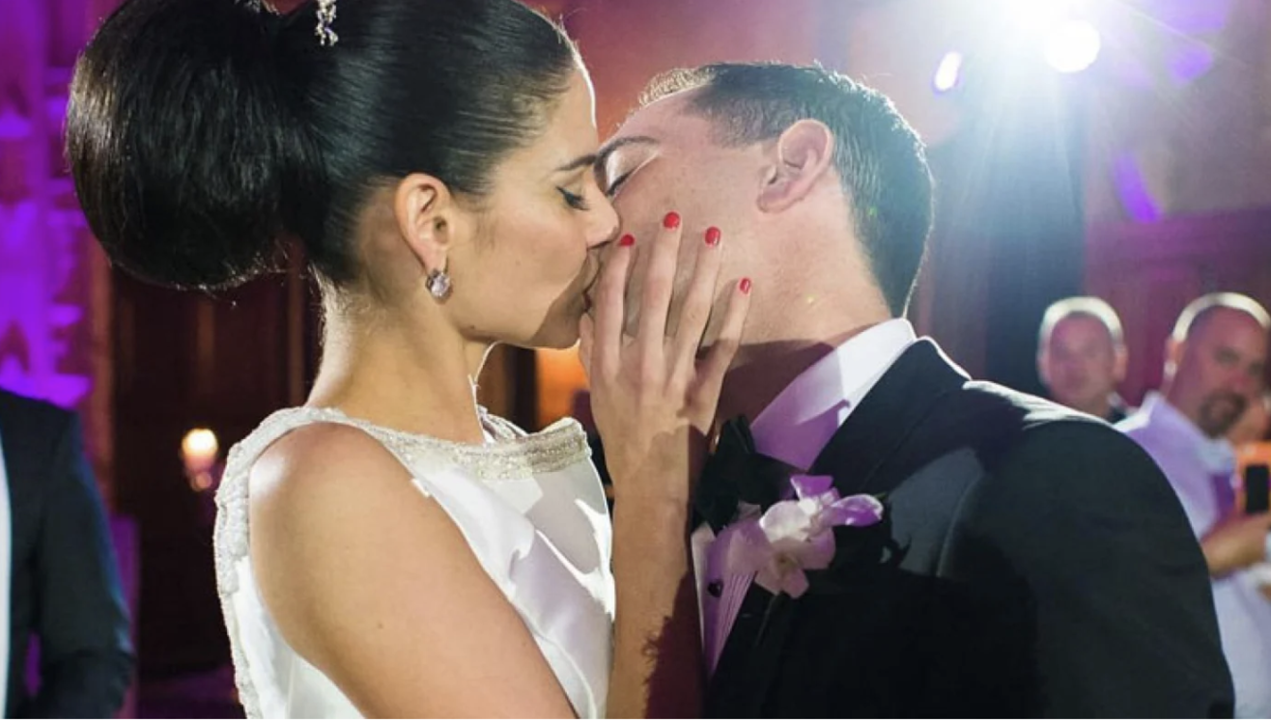 La cantante anunció el divorcio de su esposo y mánager, Daniel Trueba.