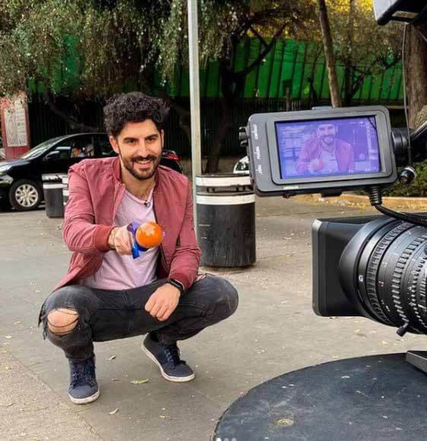 Quiso meter a su productora.