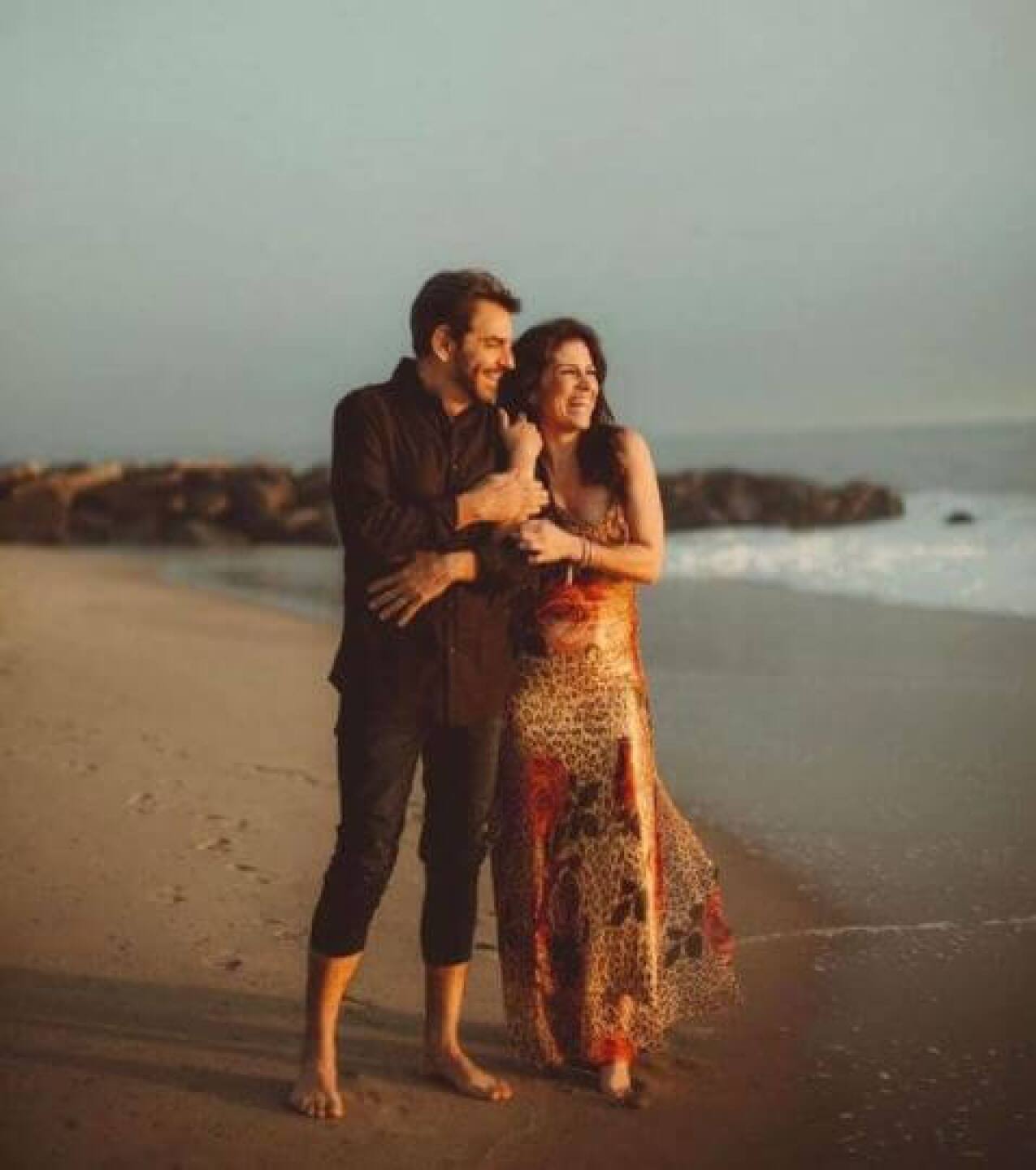 Eugenio Derbez y Alessandra Rosaldo celebran el amor